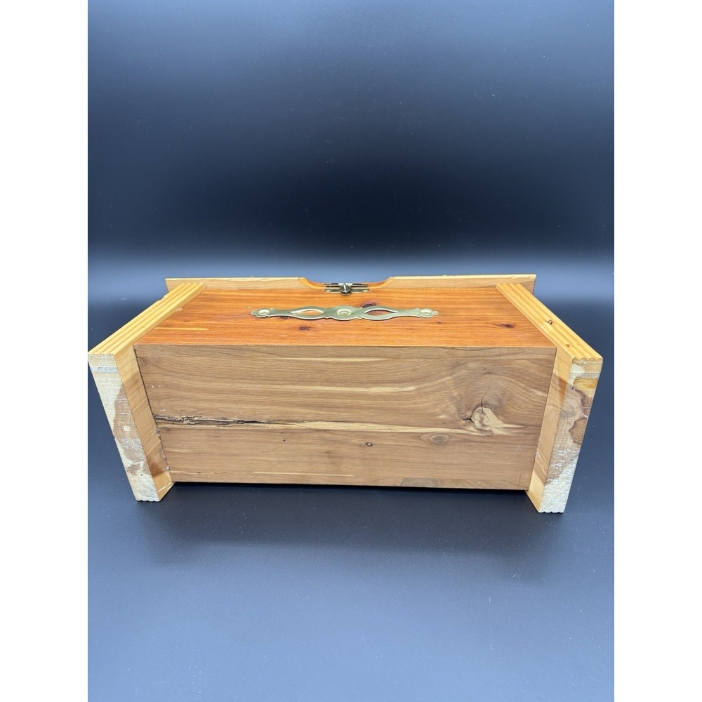Vintage Cedar Wood Box Wisconsin Dells Souvenir Keepsake Trinket Chest Art Deco - Picture 7 of 13